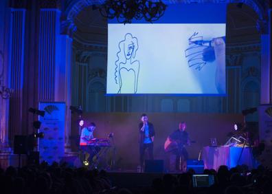 Imagen secundaria 1 - Varios momentos del espectáculo. 