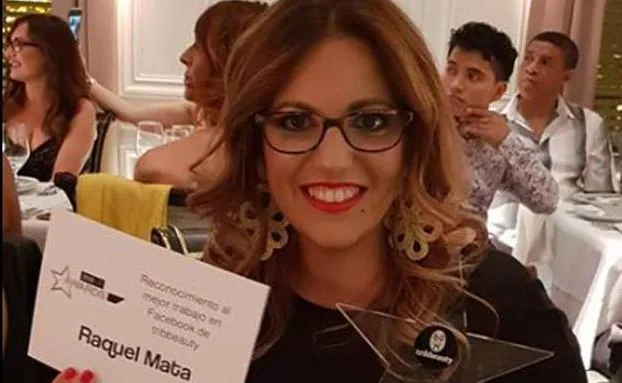 La peluquera malagueña Raquel Mata, premiada por su trabajo en Facebook