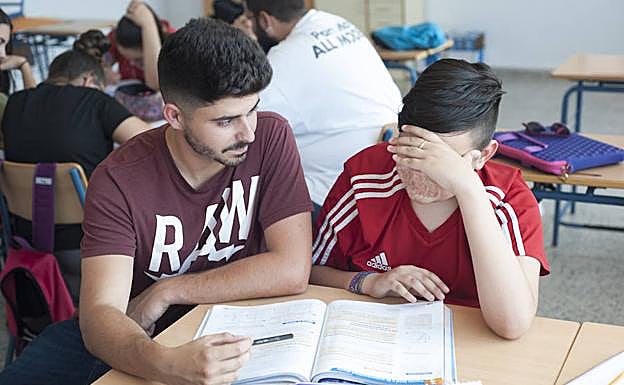 Cuarenta escolares malagueños buscan un 'hermano mayor'
