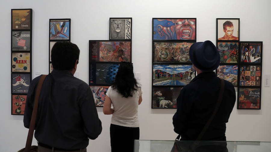La Sociedad Económica de Amigos del País de Málaga acoge una muestra de portadas de vinilos firmadas por artistas como Picasso, Warhol, Dalí...