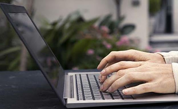 Detenido por estafar más de 20.000 euros mediante compras en comercios de Málaga y Marbella