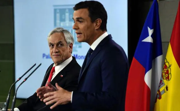 El presidente del Gobierno, Pedro Sánchez, y el presidente de Chile, Sebastián Piñera.