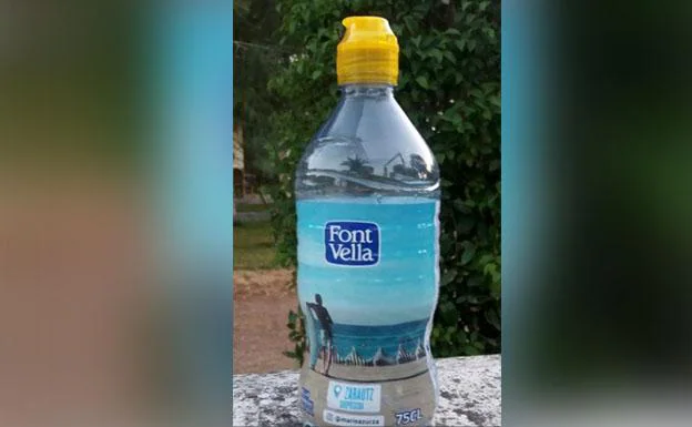 Imagen de la botella que acompañaba al tuit original.