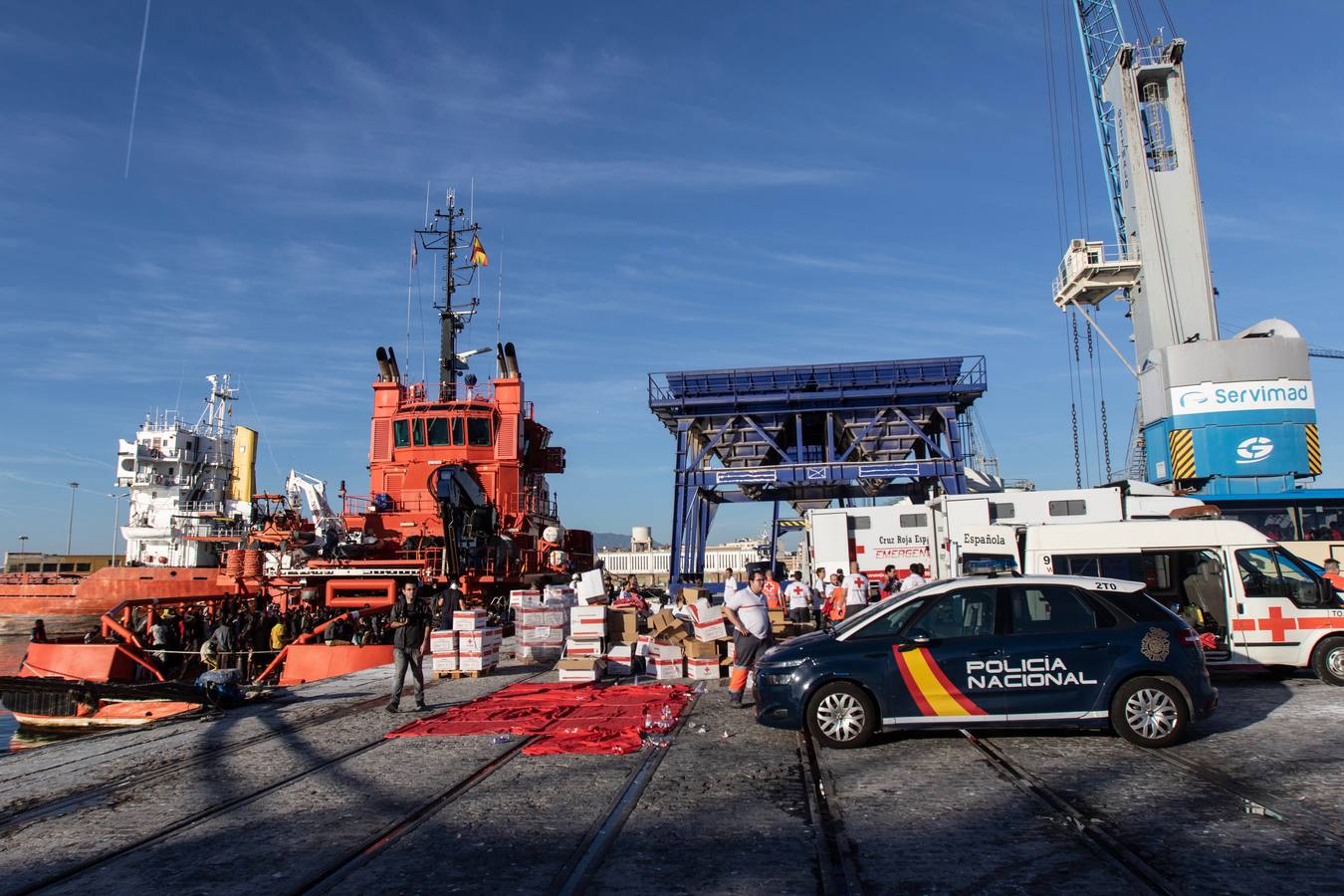 Tras ser asistidos por Salvamento Marítimo y Cruz Roja serán trasladados a San Roque por la falta de espacio en Málaga