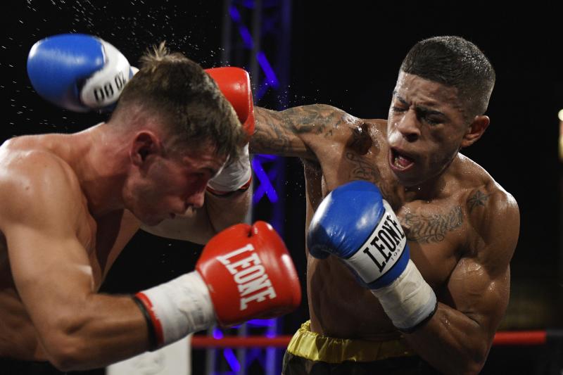 Ronny Alexander «El llanero» Landaeta vence a Anatoli Hunanyan y se proclama campeón de la Unión Europea del peso supermedio