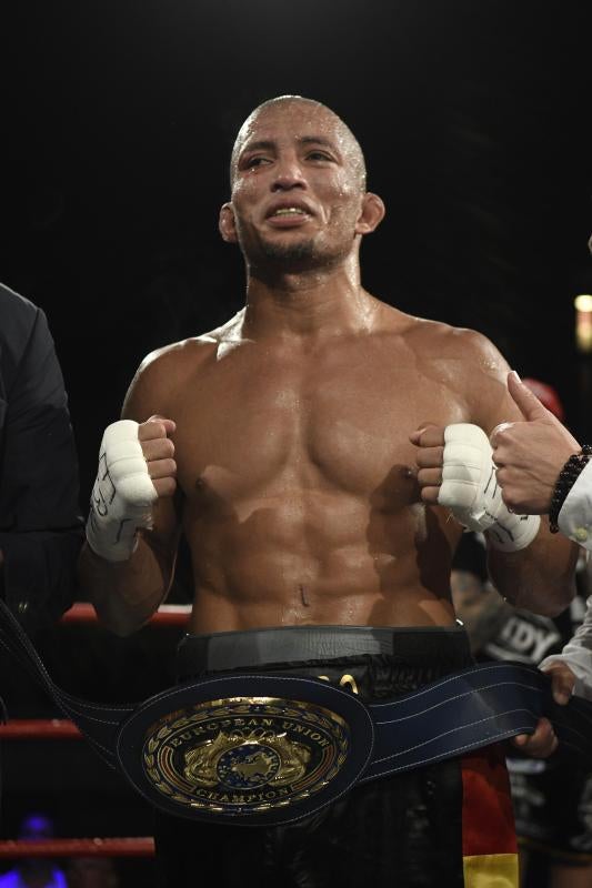 Ronny Alexander «El llanero» Landaeta vence a Anatoli Hunanyan y se proclama campeón de la Unión Europea del peso supermedio