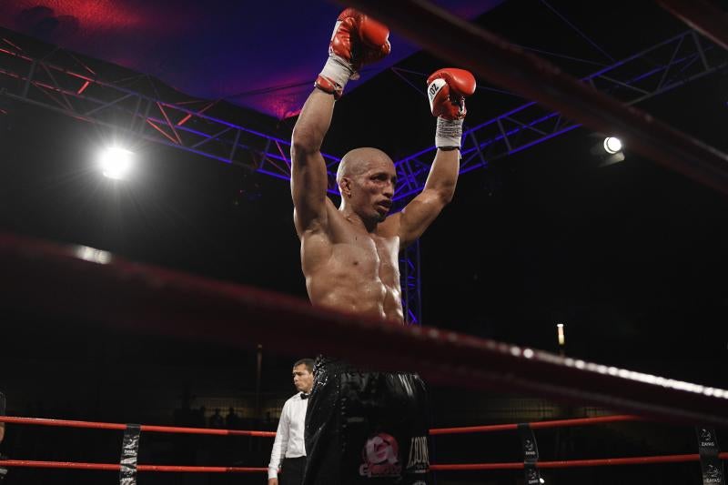 Ronny Alexander «El llanero» Landaeta vence a Anatoli Hunanyan y se proclama campeón de la Unión Europea del peso supermedio