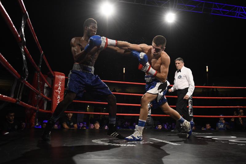 Ronny Alexander «El llanero» Landaeta vence a Anatoli Hunanyan y se proclama campeón de la Unión Europea del peso supermedio