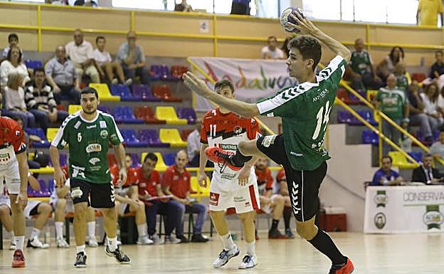 El Conservas Alsur tropieza en casa contra el Balonmano Nava
