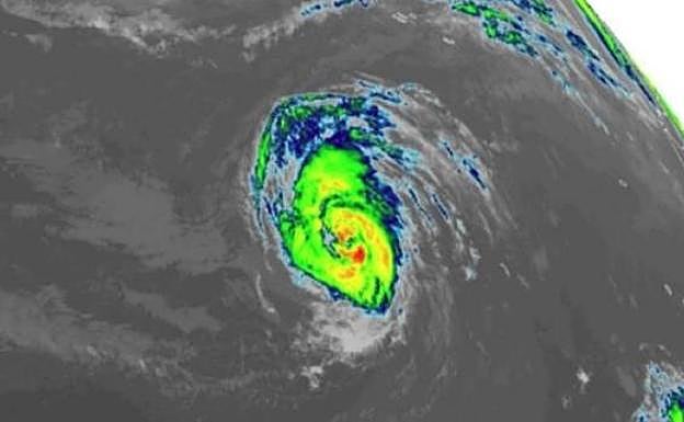 Foto de indrarojos del huracán Leslie