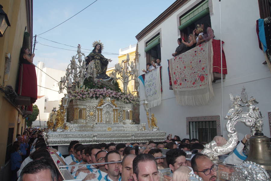 Fotos: La Virgen de la Soledad del Santo Traslado por la Trinidad