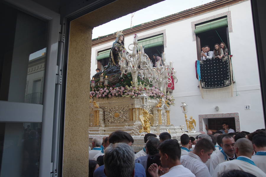 Fotos: La Virgen de la Soledad del Santo Traslado por la Trinidad