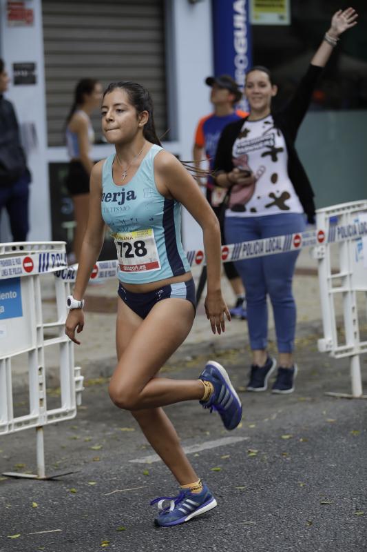 El Distrito Carretera de Cádiz acogió este domingo la carrera que discurre entre estos dos barrios de la capital y en el que han participado unos 700 corredores