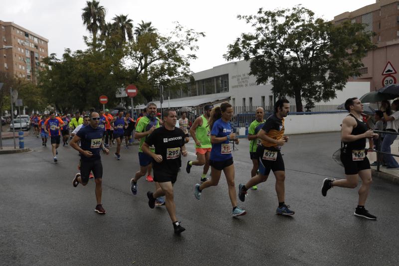 El Distrito Carretera de Cádiz acogió este domingo la carrera que discurre entre estos dos barrios de la capital y en el que han participado unos 700 corredores