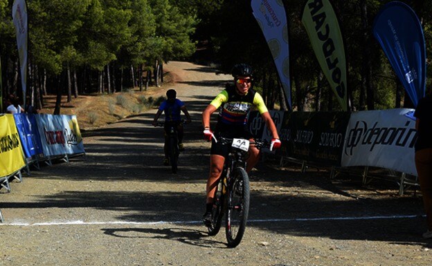 Pablo Guerrero y Agnieta Francke dominan la IV Bokerón Bike