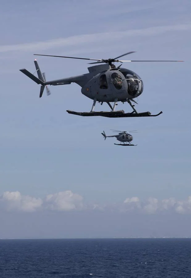 24 horas de navegación en el 'Juan Carlos I' sirven para conocer de primera mano cómo se desarrolla el día a día de este portaaviones, el buque insignia de la Armada española, que puede llevar en sus entrañas un arsenal. Desde puesto de mando a las cocinas, todo debe muy sincronizado para que todo funcione adecuadamente.