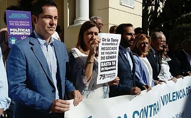 Torralbo, con el cartel. 