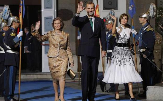 Doña Sofía, Don Felipe y Doña Letizia, en la pasada edición de los Premios. 