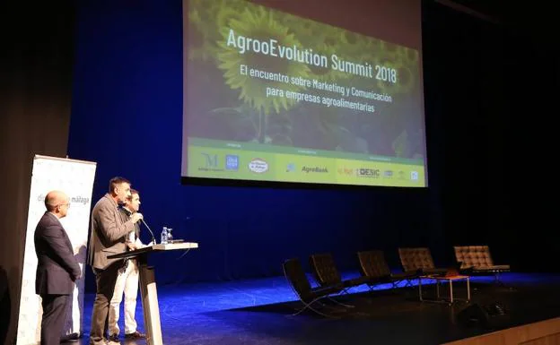 Carmona, Almellones y Florido, en la inauguración de la jornada.