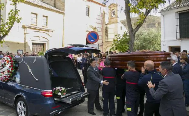Funeral del bombero fallecido, ayer en Antequera. 