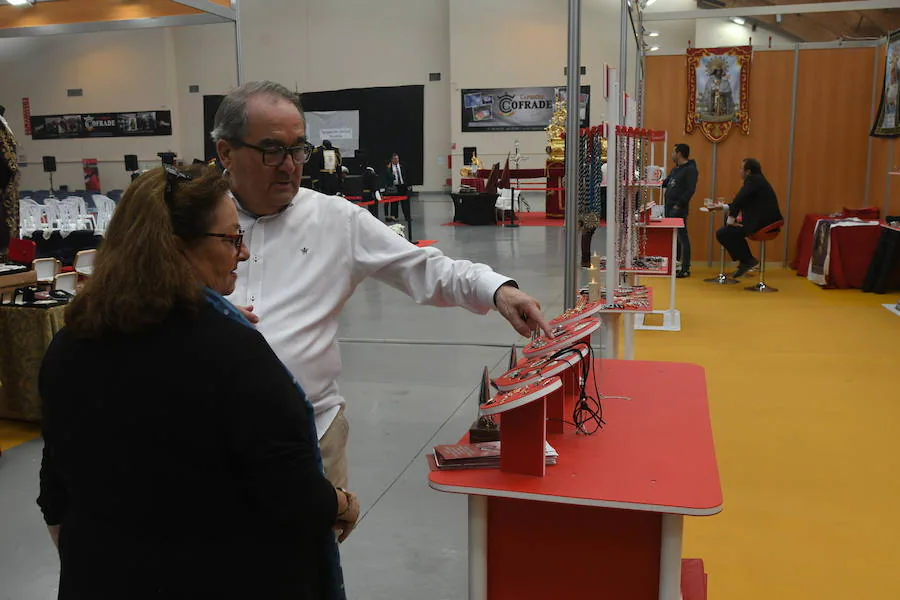 Maestros de la cera, la madera, el bordado o la plata ponen a prueba su talento en directo