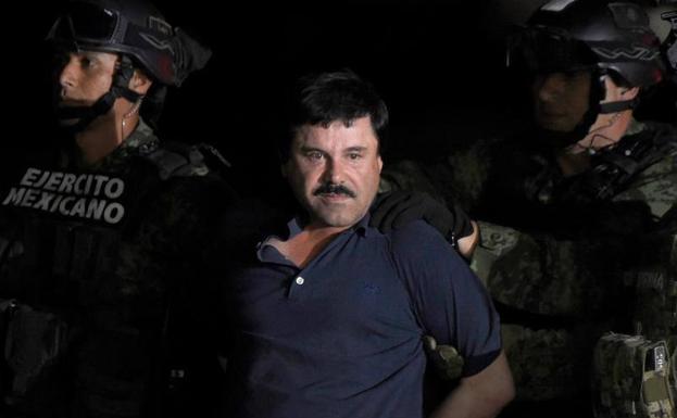 'El Chapo' Guzmán durante su extradición a Estados Unidos.