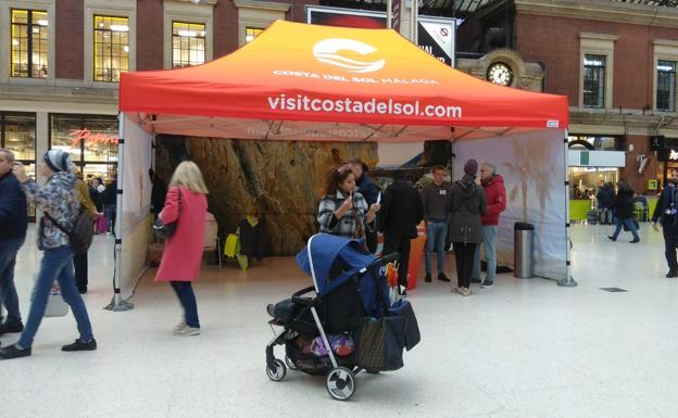 La Costa del Sol se anticipa a la WTM con una acción en la estación Victoria