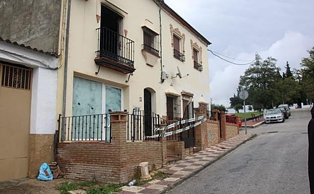 Uno de los hijos pidió auxilio desde la terraza.