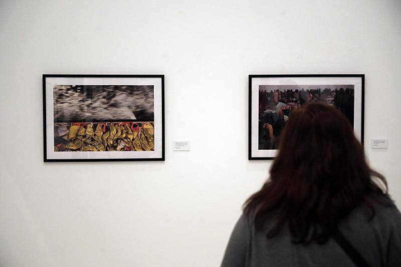 Los fotógrafos Emilio Morenatti y Manu Brabo reúnen su trabajo sobre los migrantes en esta exposición en Málaga 