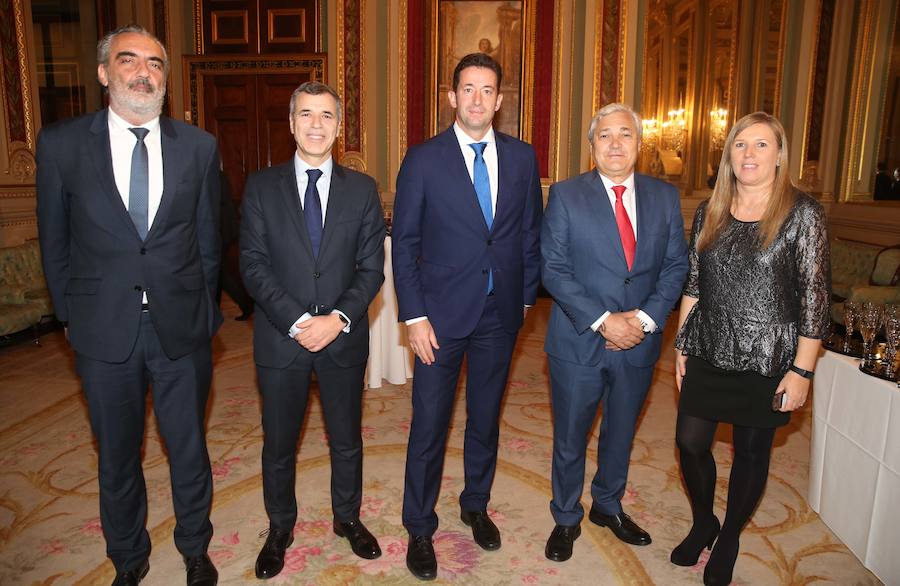 La cena organizada por Prensa Malagueña en la WTM SUR reúne a los máximos responsables del turismo nacional, regional y local en un mismo foro