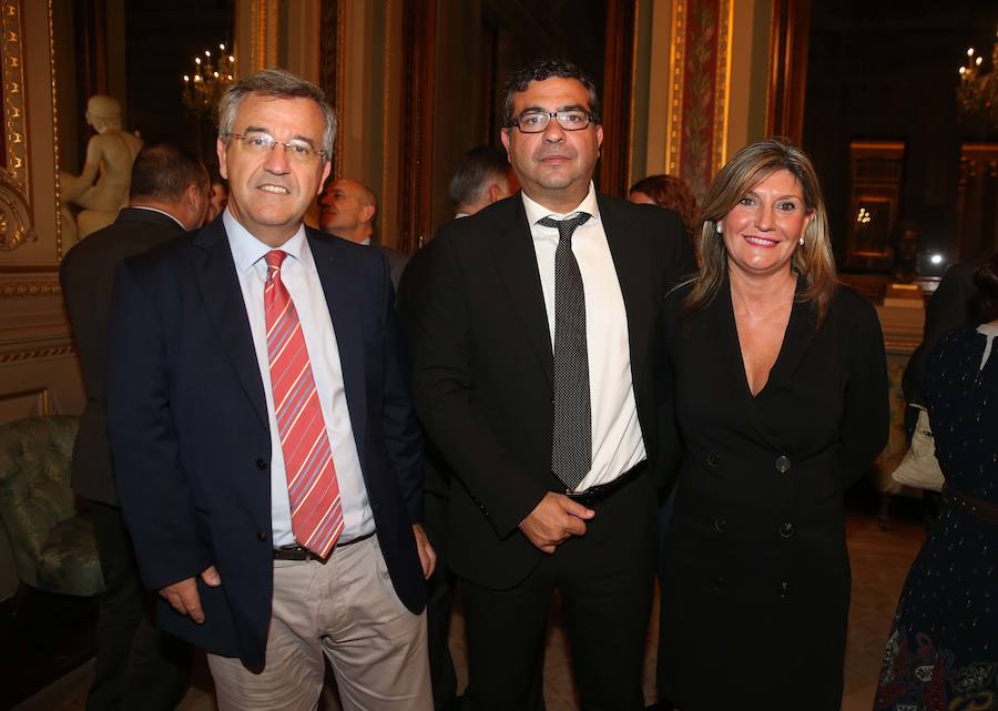 La cena organizada por Prensa Malagueña en la WTM SUR reúne a los máximos responsables del turismo nacional, regional y local en un mismo foro