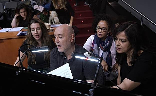 Perles (izquierda), en los ensayos.