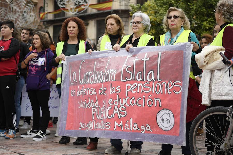 En algunos institutos de la capital el paro es casi total. A mediodía ha tenido lugar la concentración de estudiantes en la plaza de la Constitución