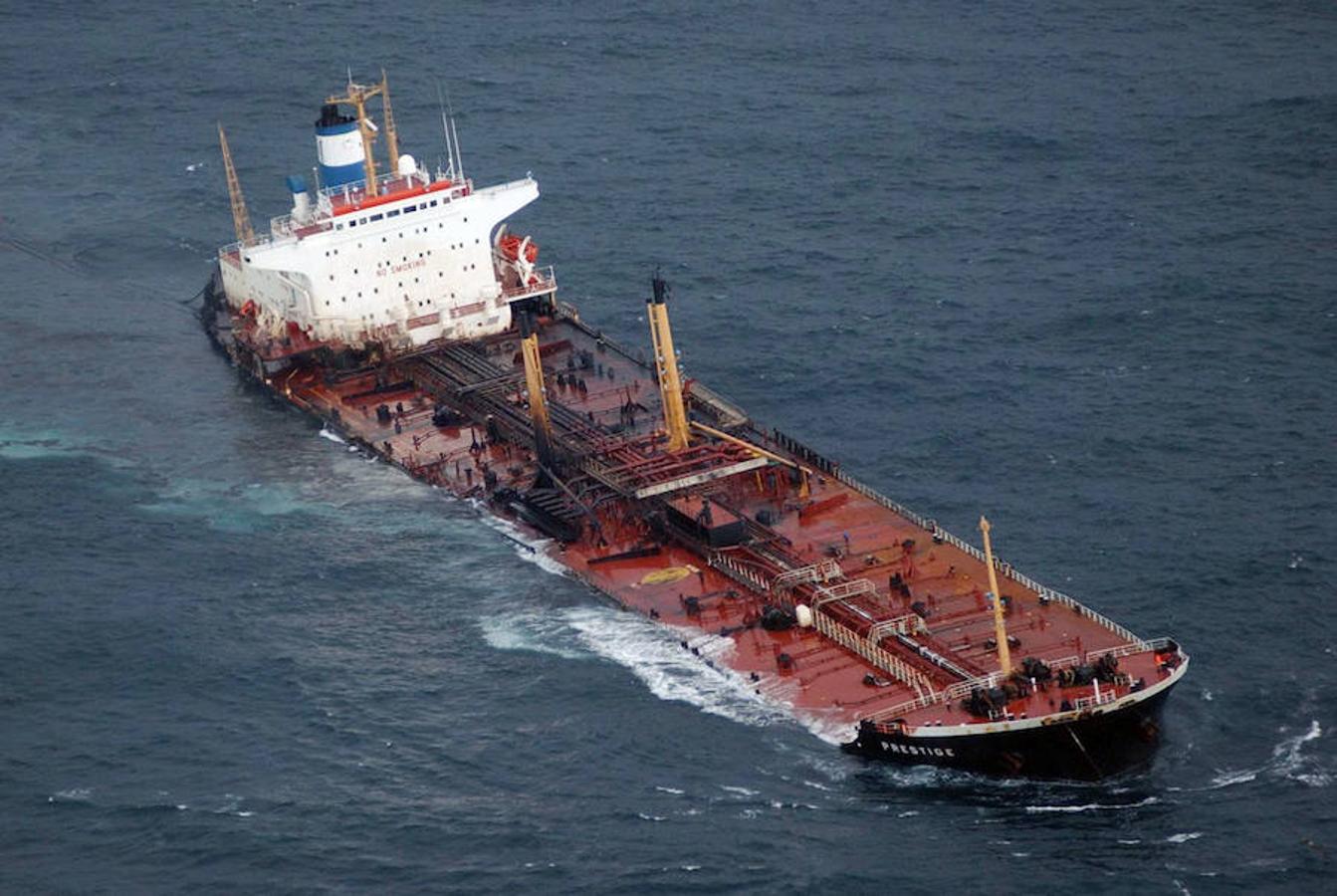 El hundimiento de este buque frente a la costa galelga y el consecuente derrame del petróleo que transportaba resultó ser «el tercer accidente más costoso de la historia»