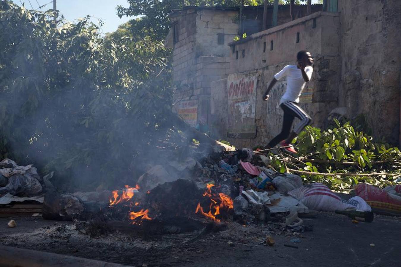 Al menos seis personas han fallecido en una revuelta contra la corrupción que va ya por su segundo día