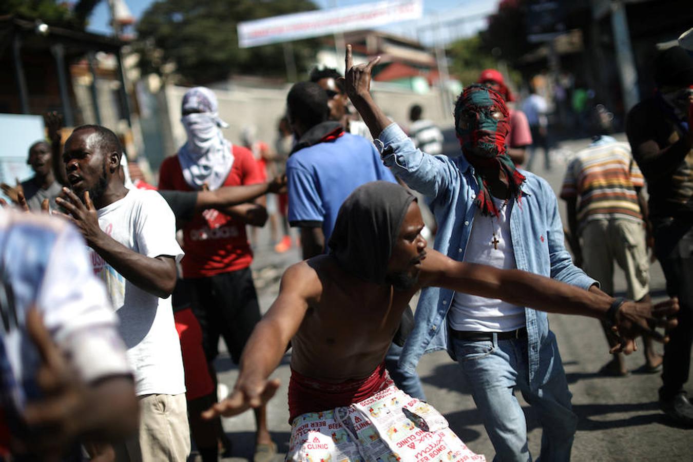 Al menos seis personas han fallecido en una revuelta contra la corrupción que va ya por su segundo día