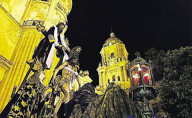 El Cristo del Descendimiento, en su salida procesional. 