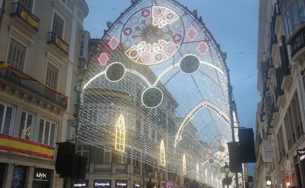 Prueba del alumbrado navideño de este año este miércoles en calle Larios. 