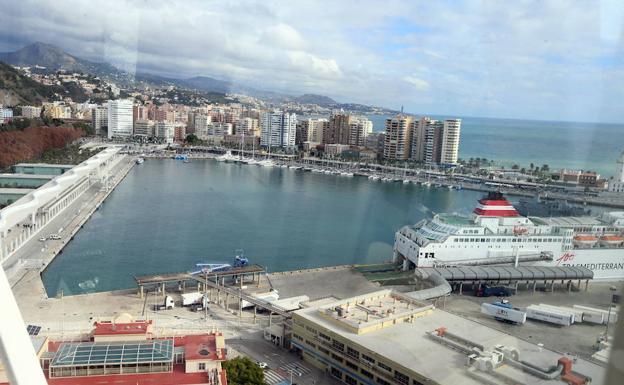 Imagen de archivo de una vista del puerto de Málaga.