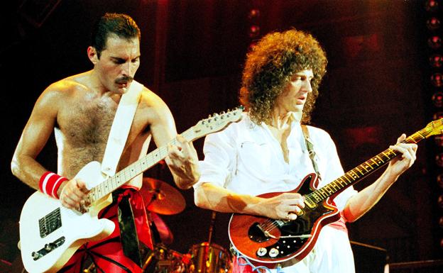 Freedie Mercury y Brian May en el cierre de la gira