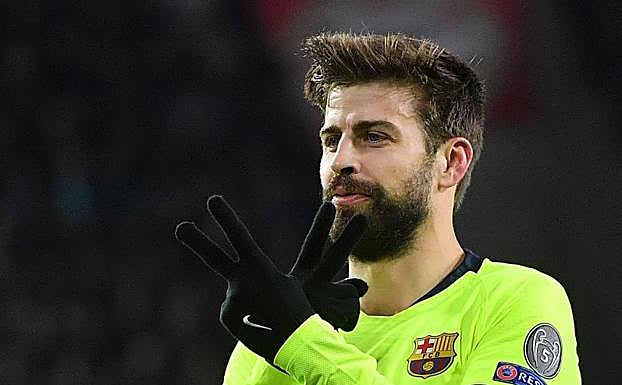 Gerard Piqué celebra su gol al PSV.