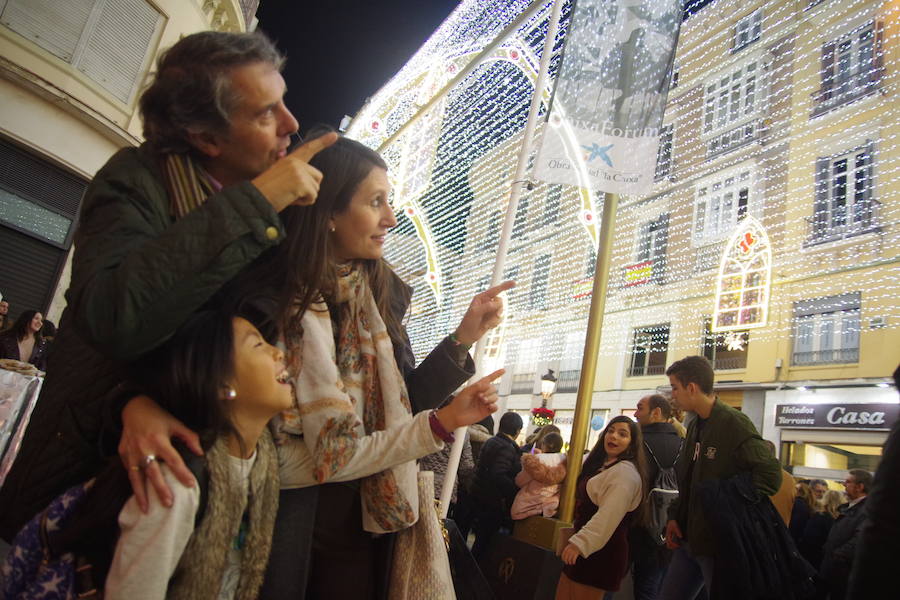 Las zonas emblemáticas de la ciudad se han iluminado este año con 2.062.104 puntos de luz leds de energía eficiente, una cifra algo superior a la del año pasado 