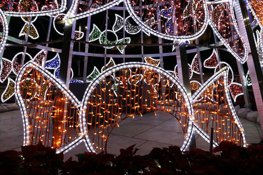 Las zonas emblemáticas de la ciudad se han iluminado este año con 2.062.104 puntos de luz leds de energía eficiente, una cifra algo superior a la del año pasado 