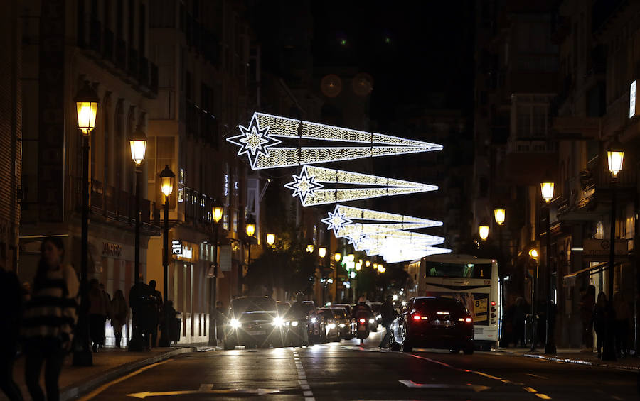 Las zonas emblemáticas de la ciudad se han iluminado este año con 2.062.104 puntos de luz leds de energía eficiente, una cifra algo superior a la del año pasado 