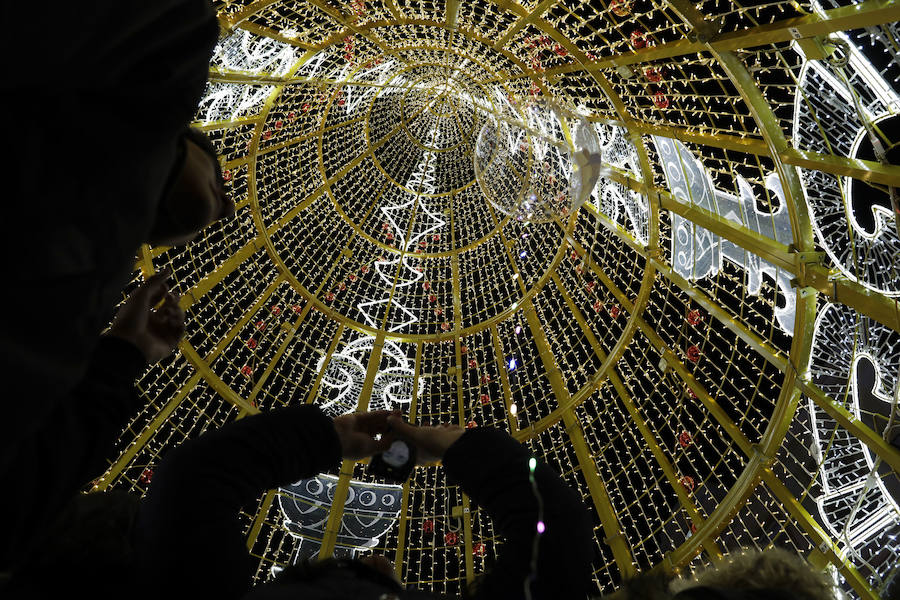 Las zonas emblemáticas de la ciudad se han iluminado este año con 2.062.104 puntos de luz leds de energía eficiente, una cifra algo superior a la del año pasado 