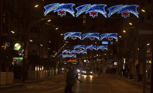 Adornos navideños en el entorno de la calle Cuarteles.