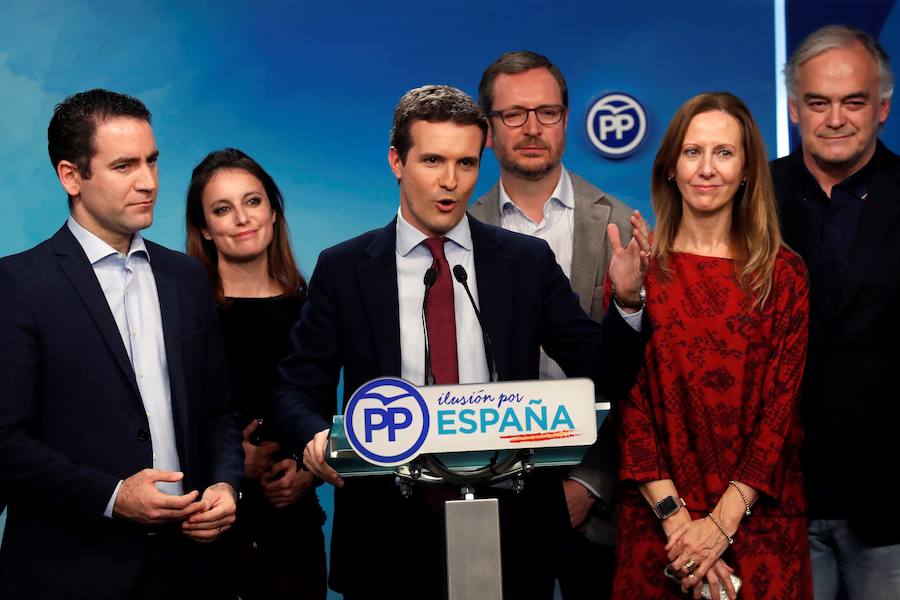 6,5 millones de electores deciden hoy sobre la resistencia del PSOE a 36 años de gobiernos y el reto de una derecha dividida a dar un vuelco histórico