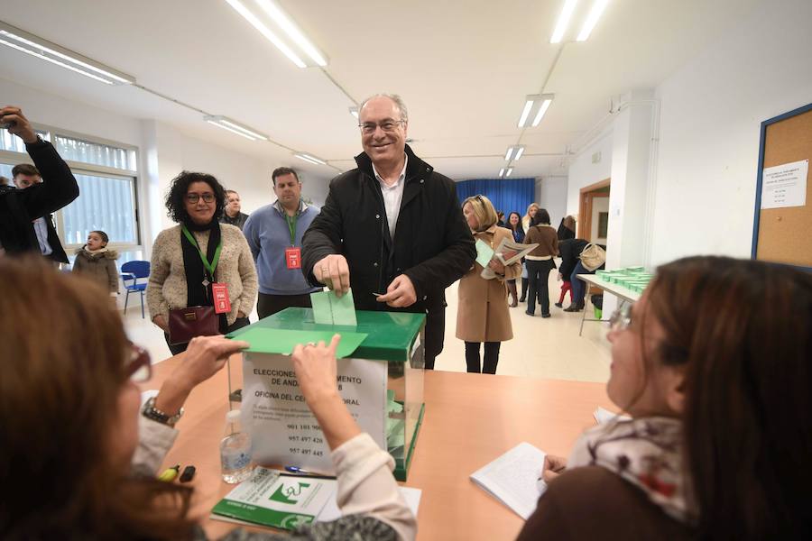 Juan Pablo Durán, presidente del Parlamento de Andalucía, votó en Córdoba.