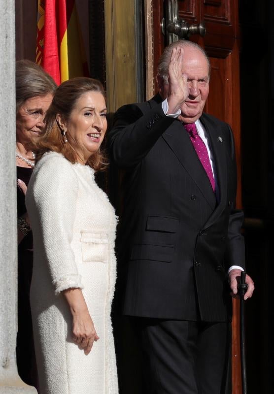 Los Reyes presiden el acto al que también asisten sus hijas, la Princesa Leonor y la infanta Sofía, y los Reyes eméritos, don Juan Carlos y doña Sofía