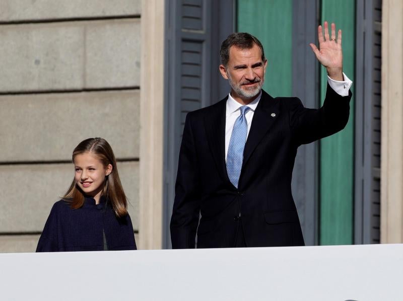 Los Reyes presiden el acto al que también asisten sus hijas, la Princesa Leonor y la infanta Sofía, y los Reyes eméritos, don Juan Carlos y doña Sofía